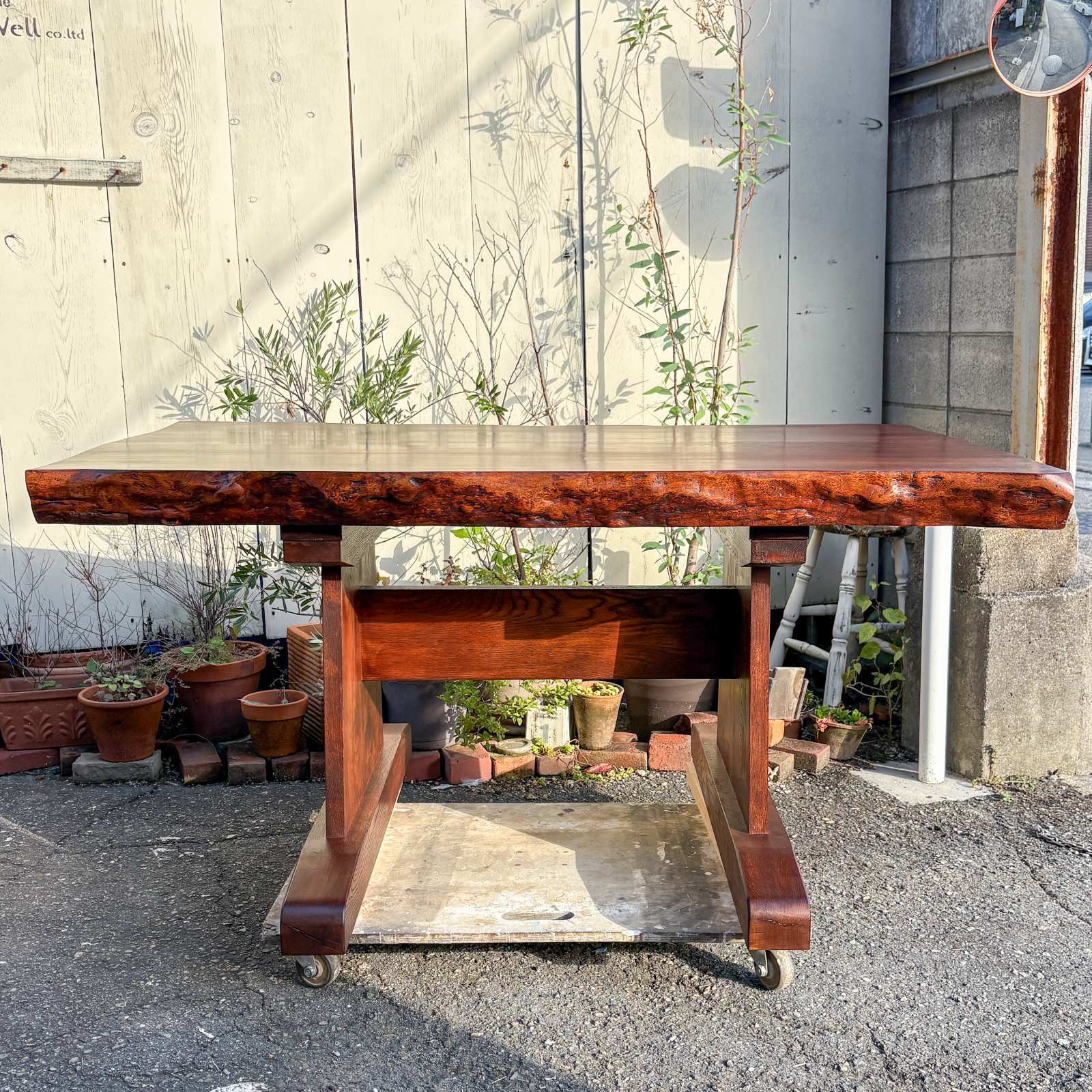 一枚板を使ったダイニングテーブル