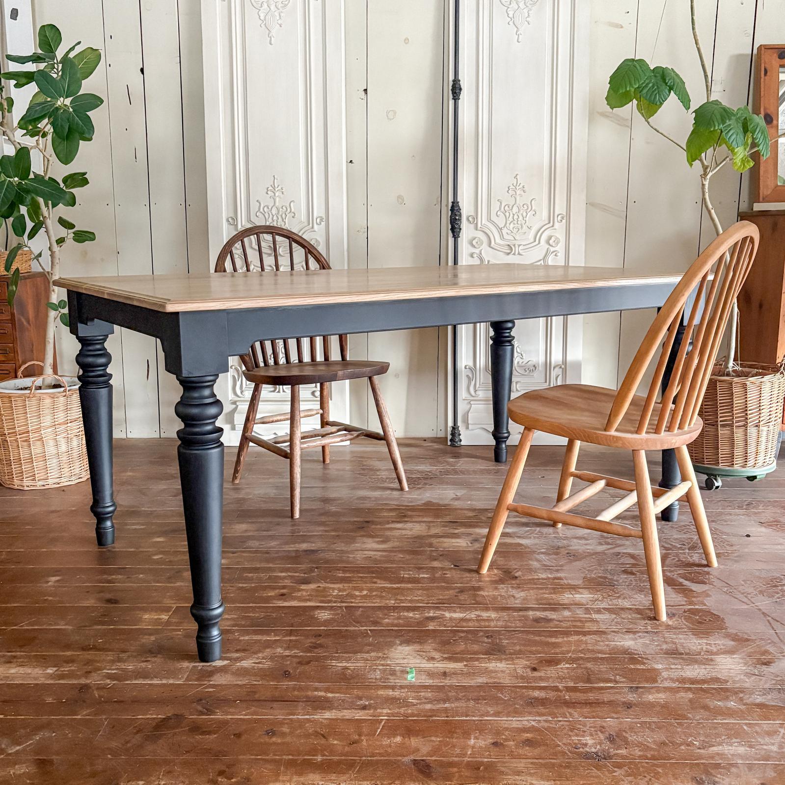 ホワイトオークターンドレッグダイニングテーブル