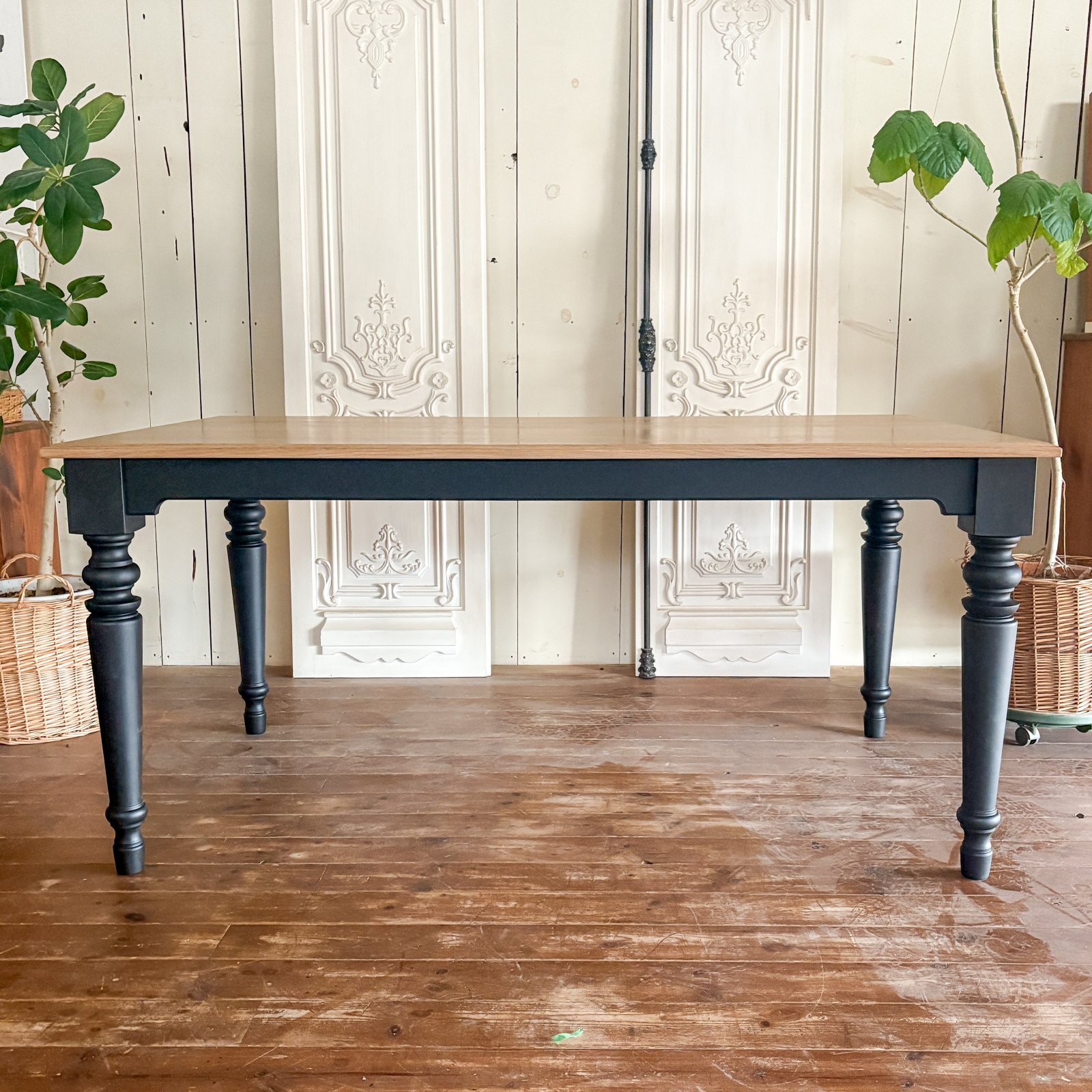 サイズオーダーできるアンティーク調ダイニングテーブル