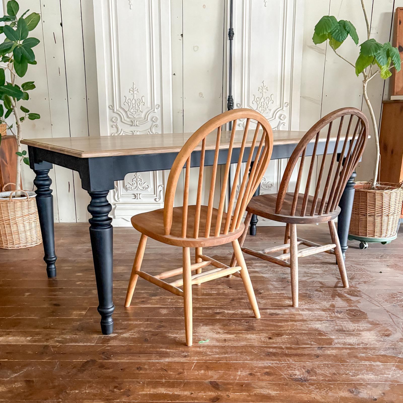 アンティーク調ダイニングテーブル