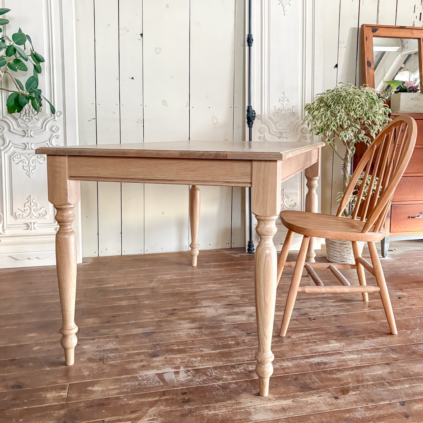 ホワイトオーク無垢材ダイニングテーブル