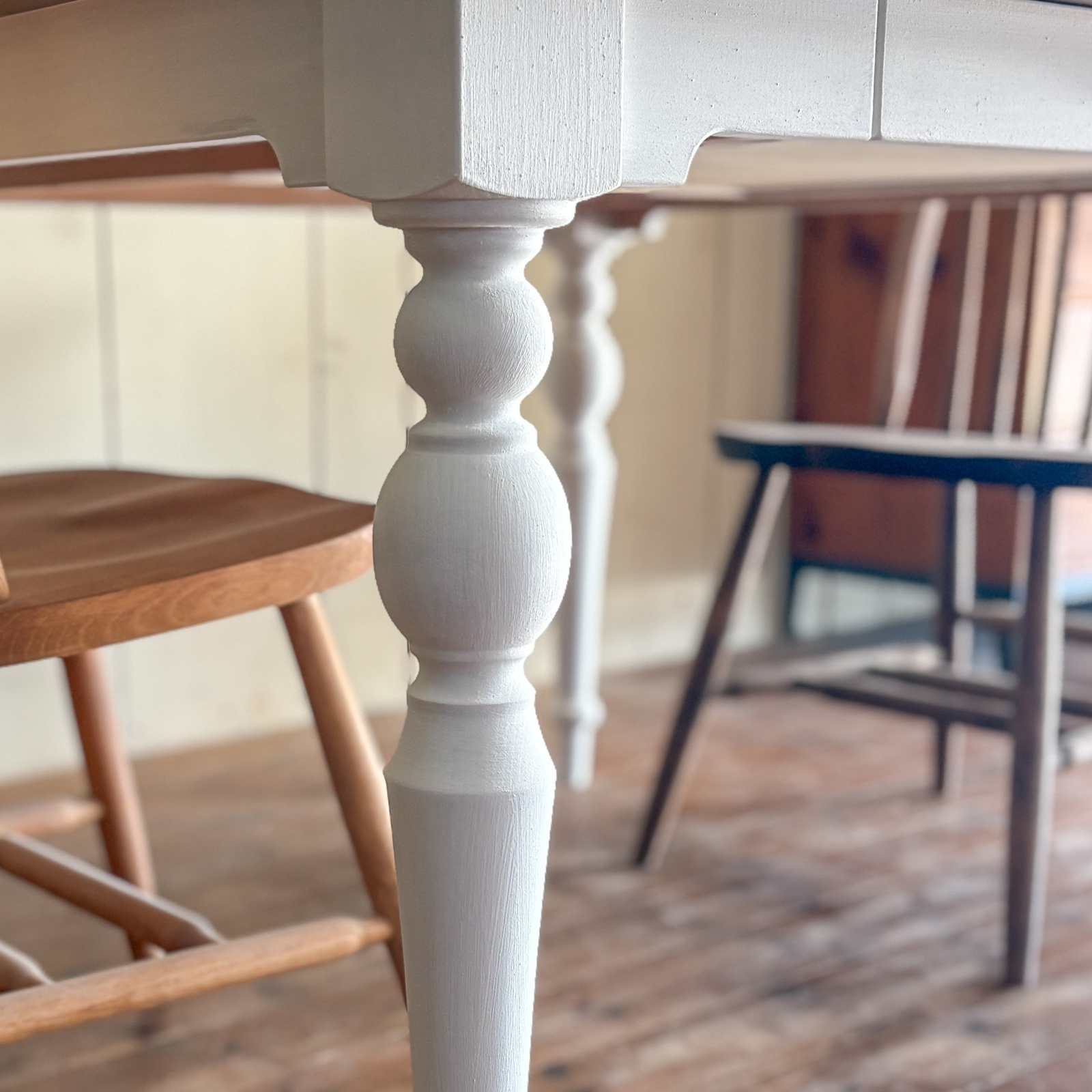 特注ろくろ足ダイニングテーブル石灰塗料