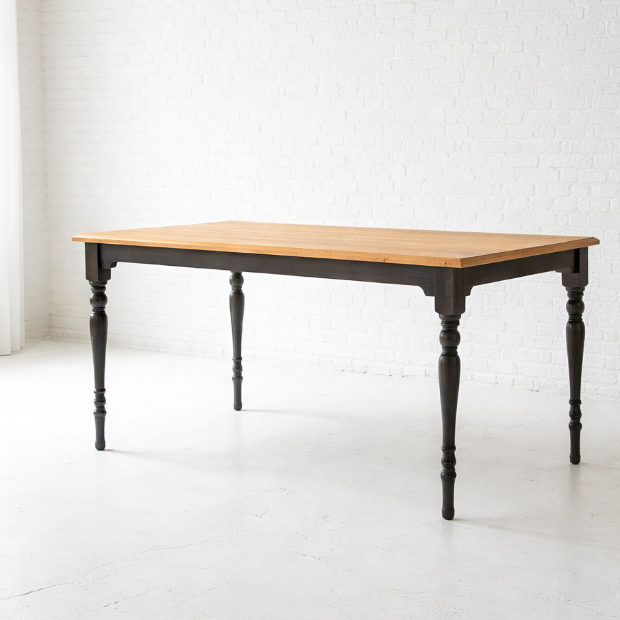 ホワイトオークを使ったアンティーク調ダイニングテーブル