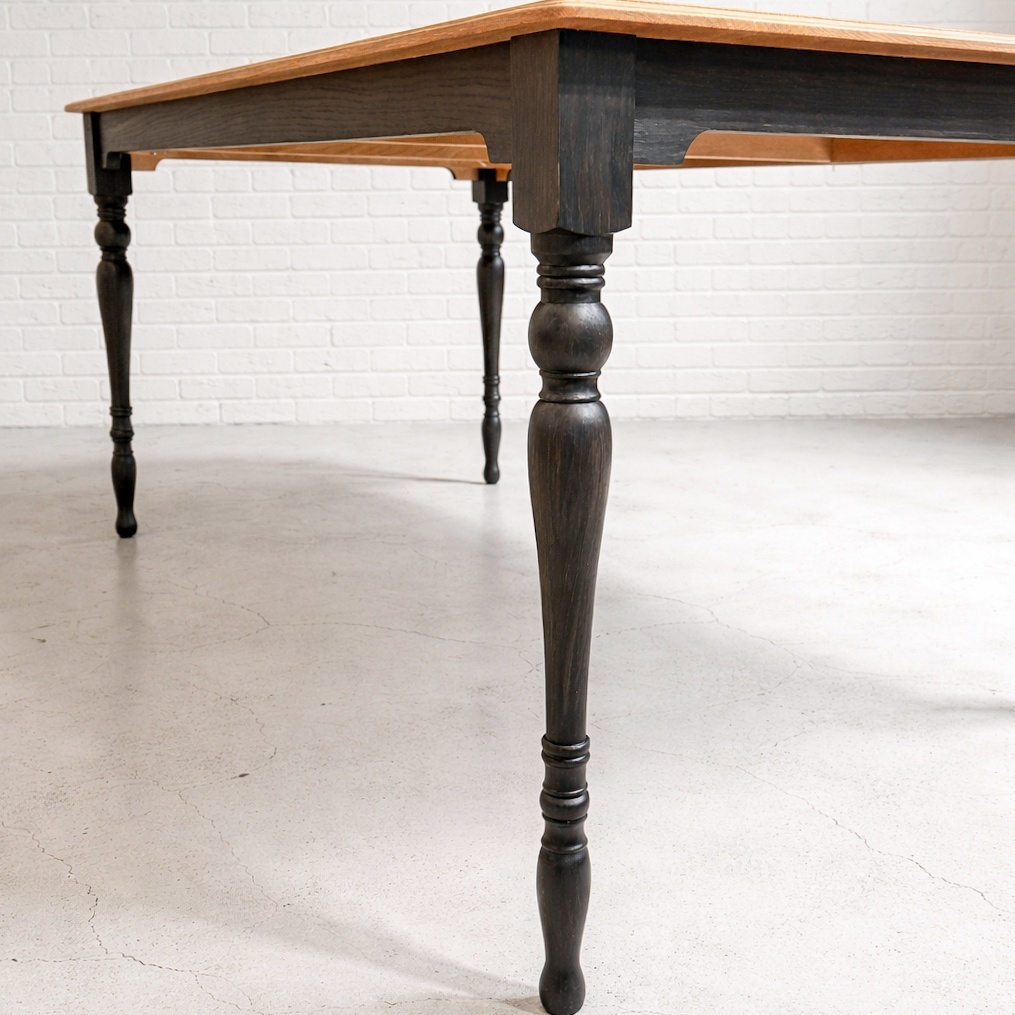 極細ろくろ足ダイニングテーブル