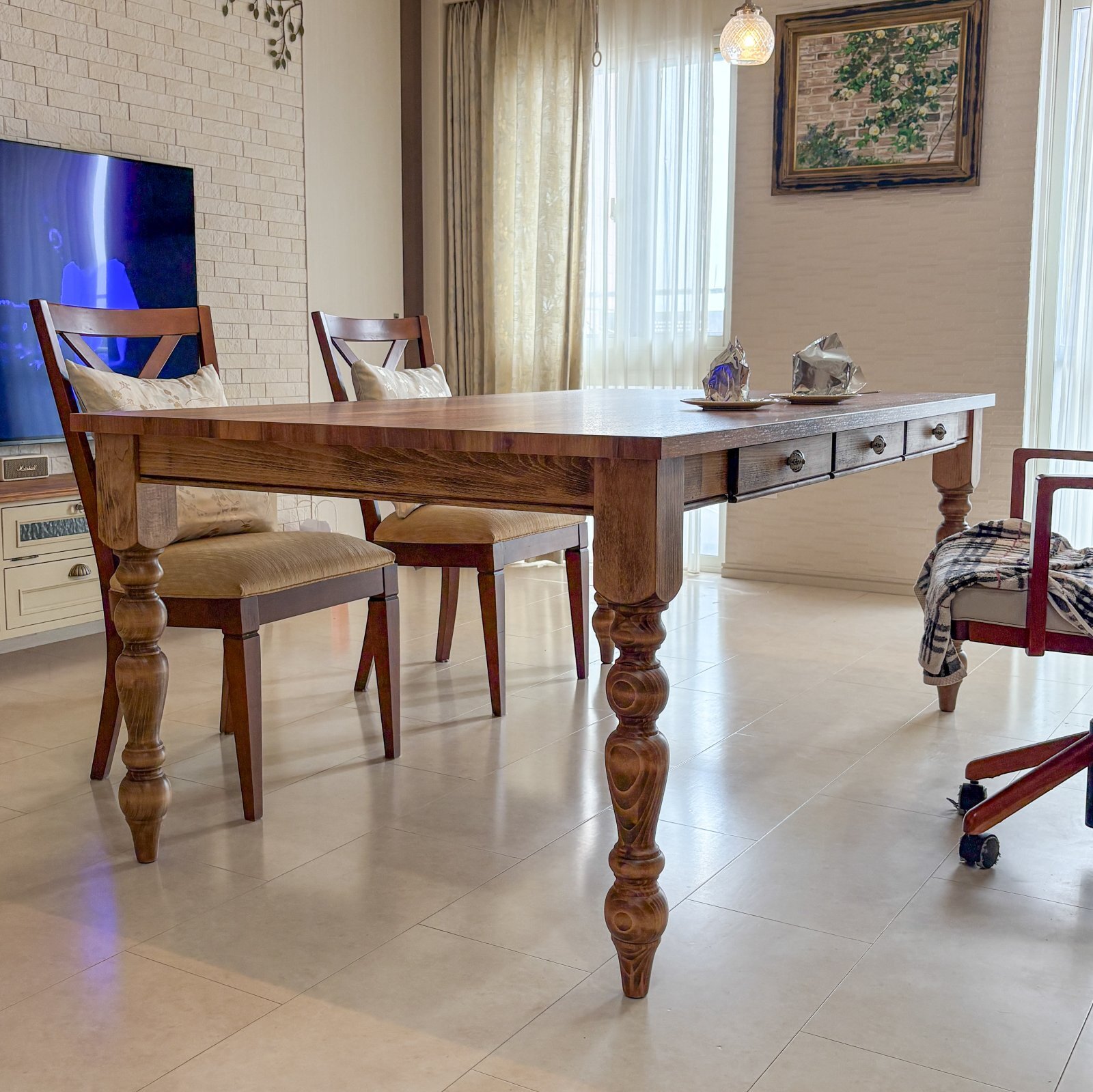 アメリカンスタイルろくろ足ダイニングテーブル