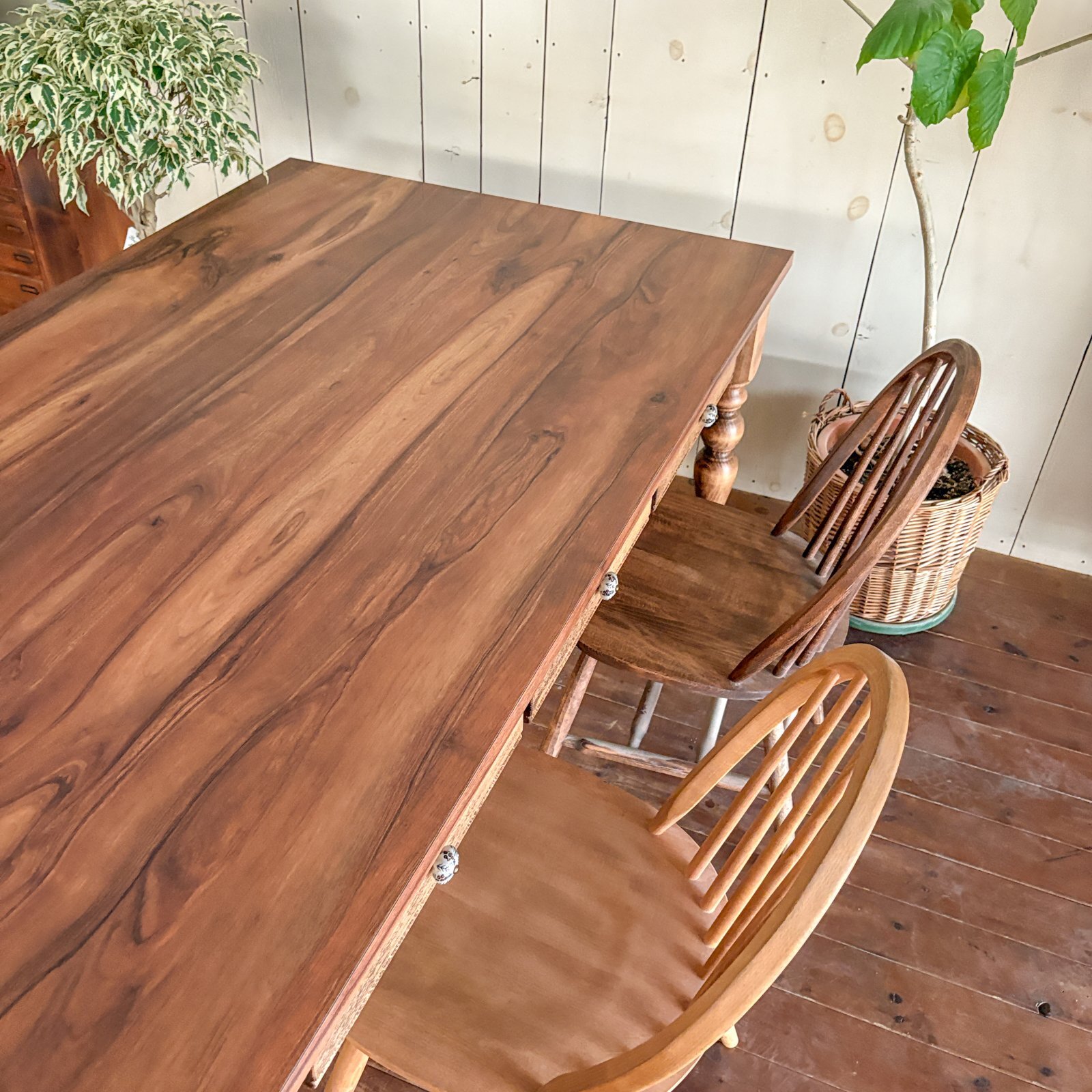 バイオマーブルを使ったダイニングテーブル