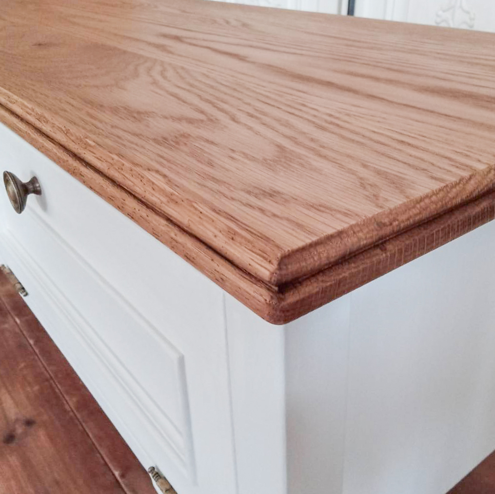 ツートンカラーの海外インテリアテレビ台