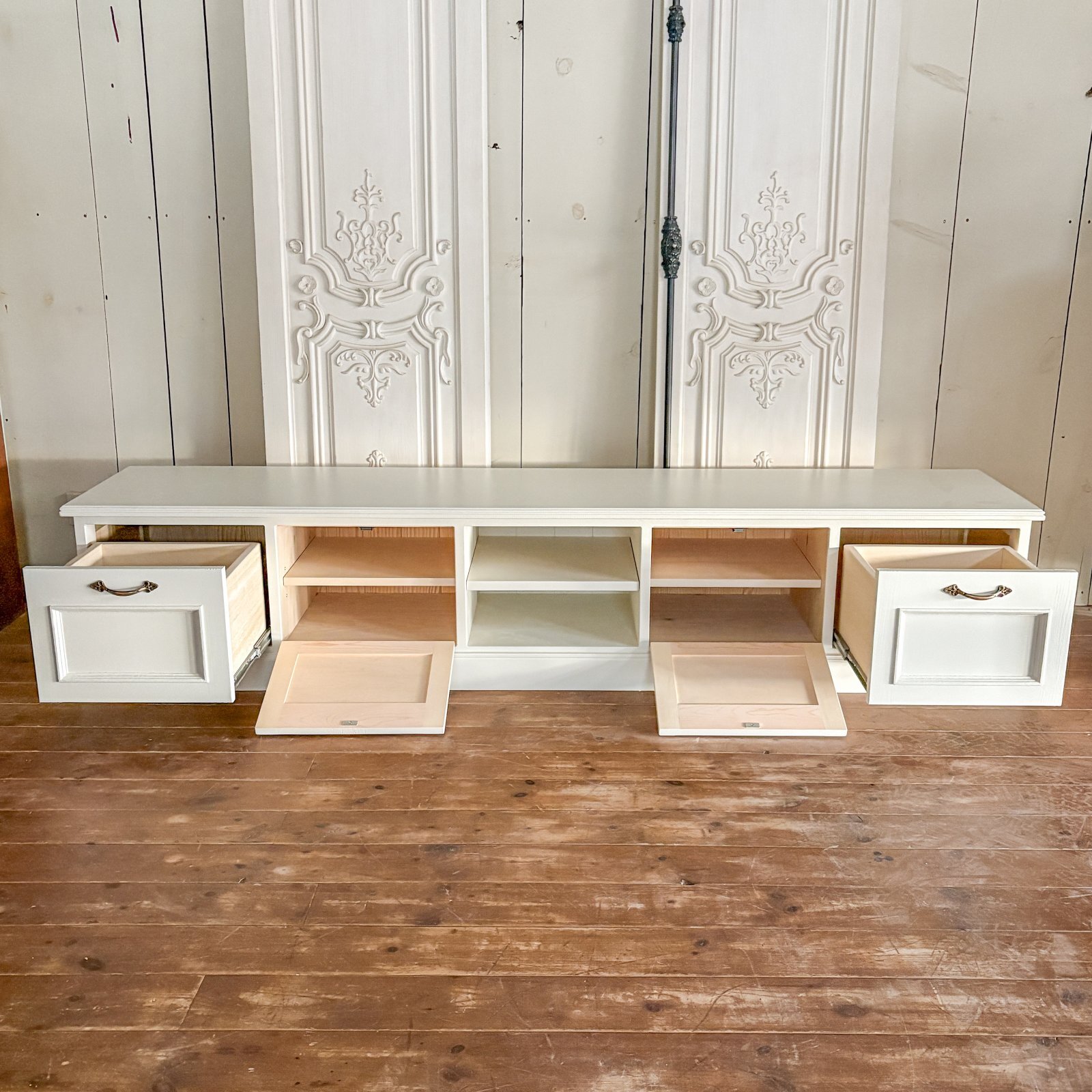 収納を選べるオーダーメイドテレビボード