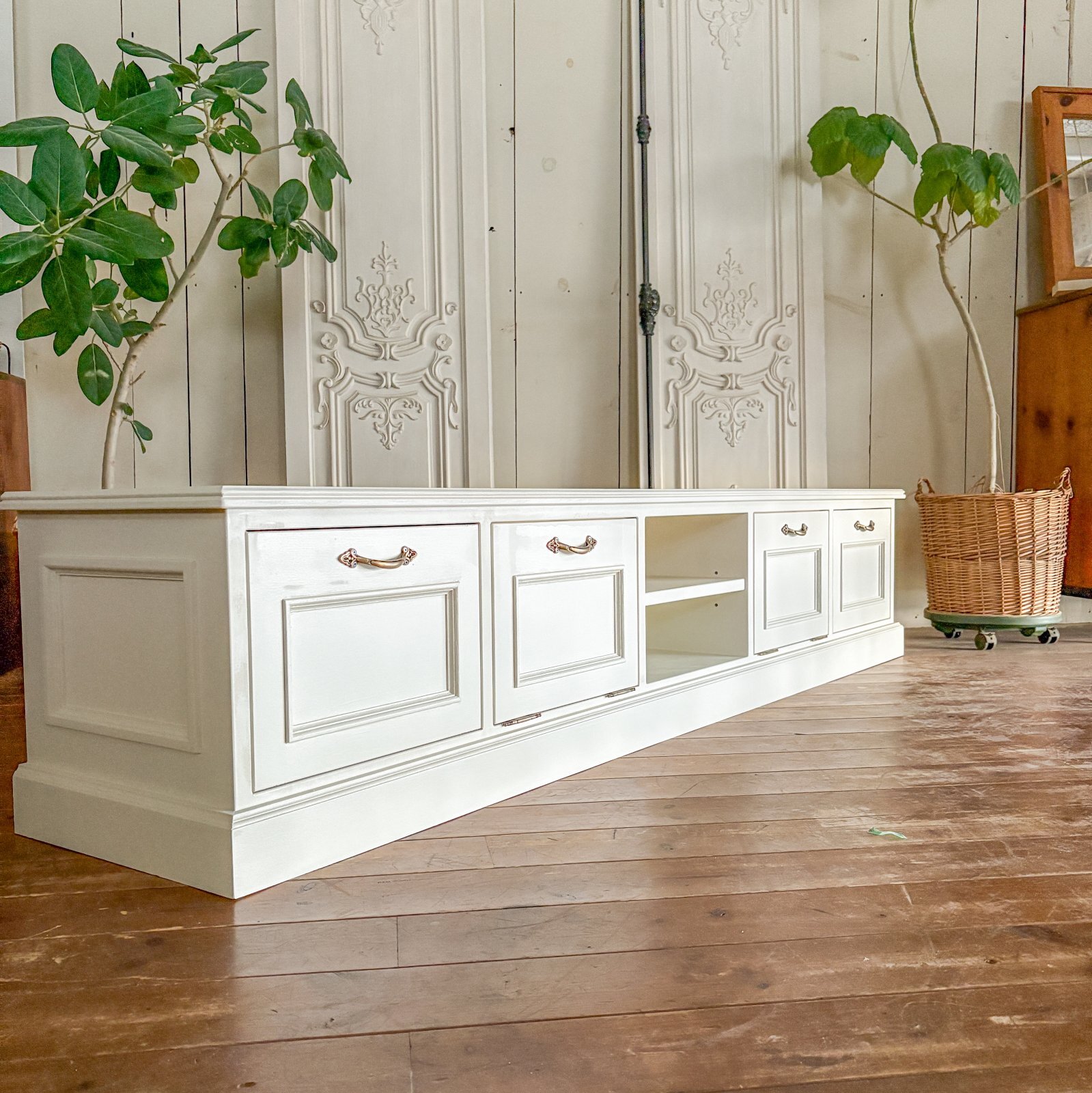 クラシックアンティークテレビボード