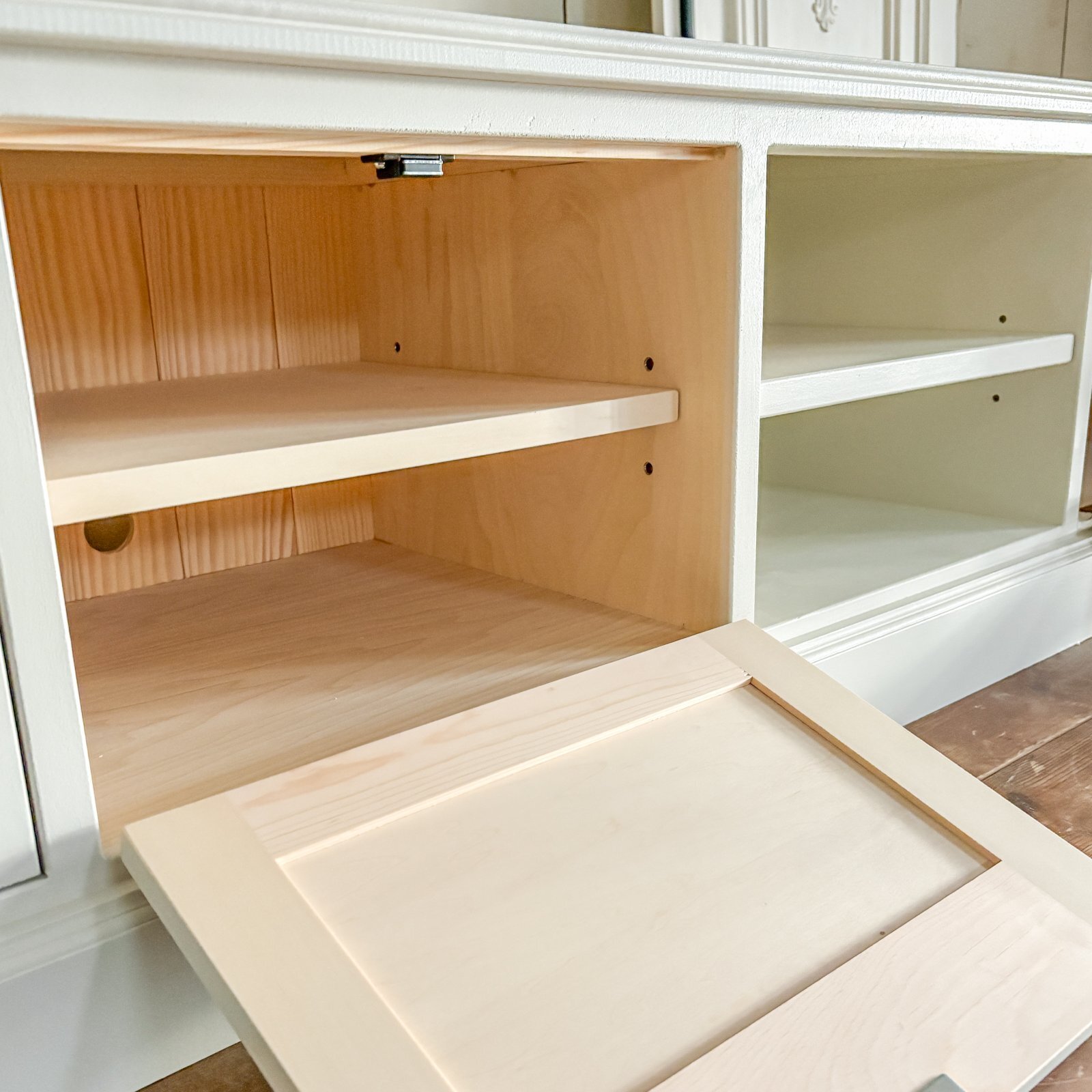 モールディングを使ったアンティーク調オーダー家具