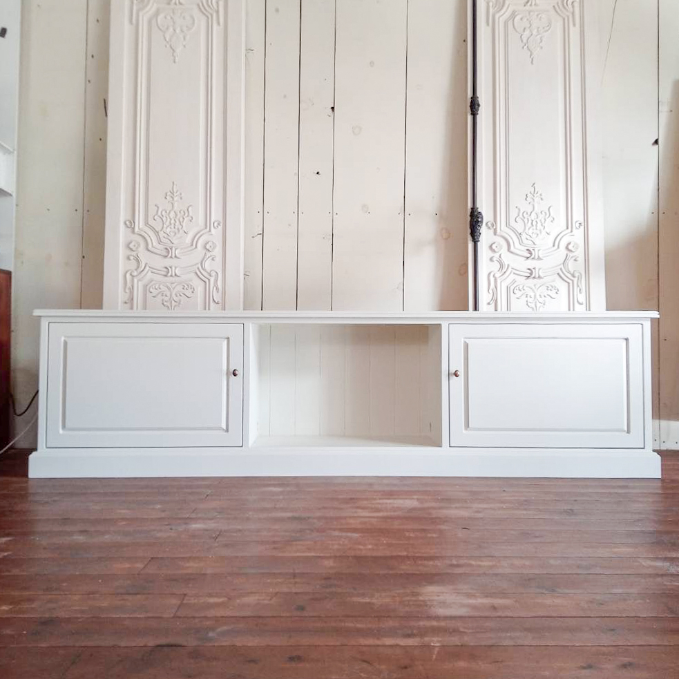 フランスアンティーク調テレビボード