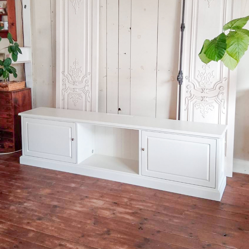 W2000mmの大きなテレビボード