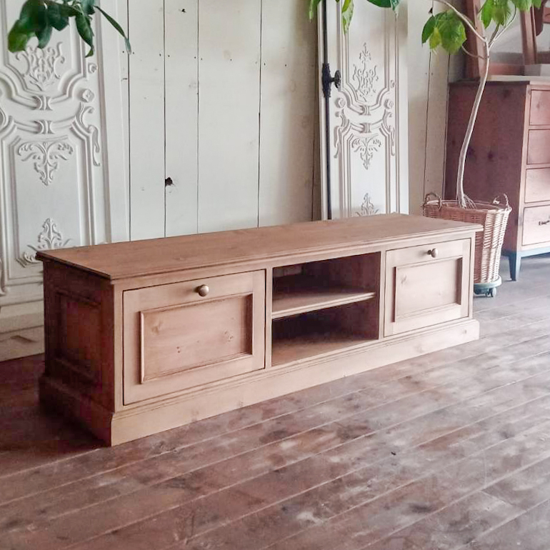 サイズオーダーのできるローボード