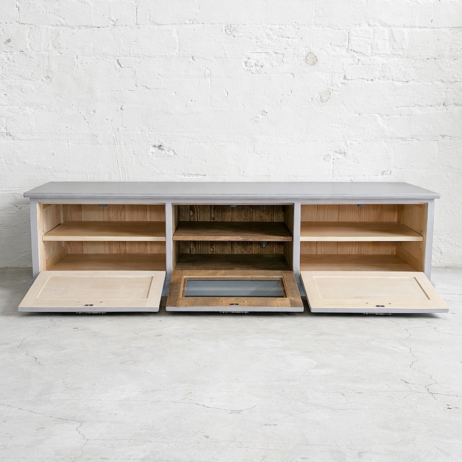 収納を選べるオーダーメイドテレビボード