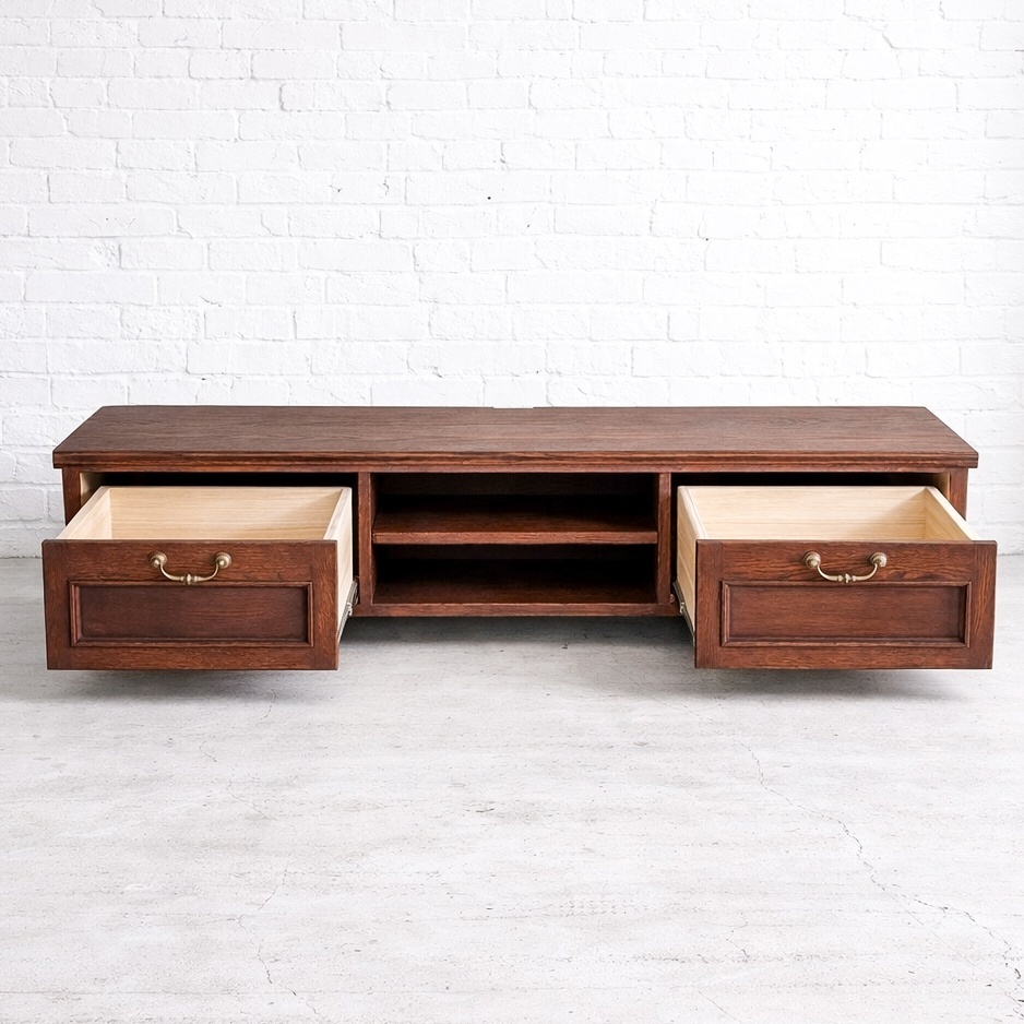 収納を選べるアンティーク調テレビボード