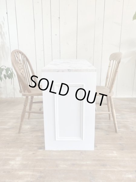 サイドもモールディングで飾り、見た目も可愛い