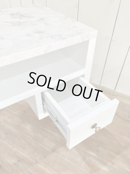 ミニ引き出し付き。お仕事に合わせて収納部もオーダーメイドも承ります。