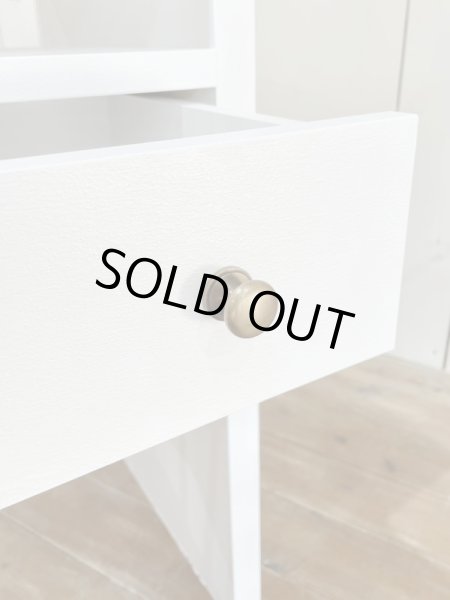 引き出しの取っ手は100種類以上から選べます。あなたらしい一点を見つけて♪