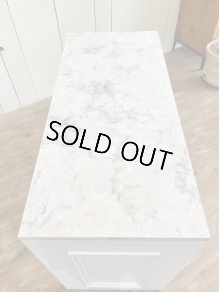 これぞ大理石というマーブル柄。