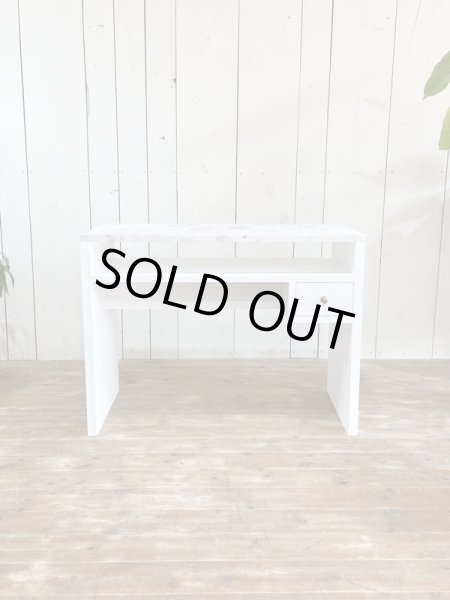 W1000、D450、H750サイズのネイルテーブル。