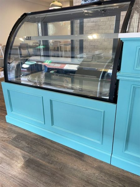 お持ちの冷蔵ショーケースに合わせてカバーを製作します。