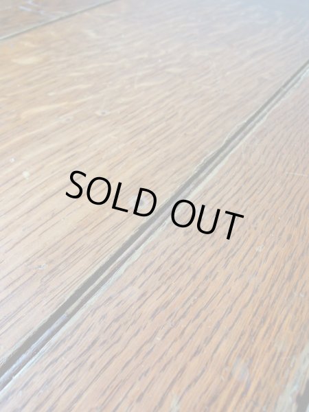 飲食店で使われていたため、タバコの焼け跡が多少あります