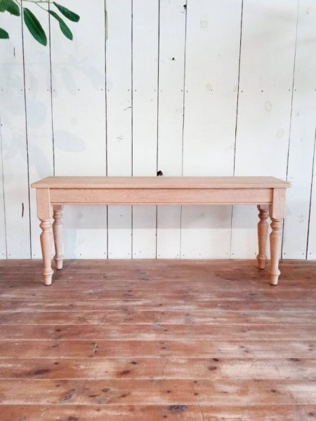 ホワイトオーク無垢材を使った質感豊かなベンチ