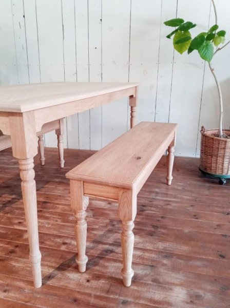 サイズとカラーを自由に変更できるオーダーメイドで作るベンチです。