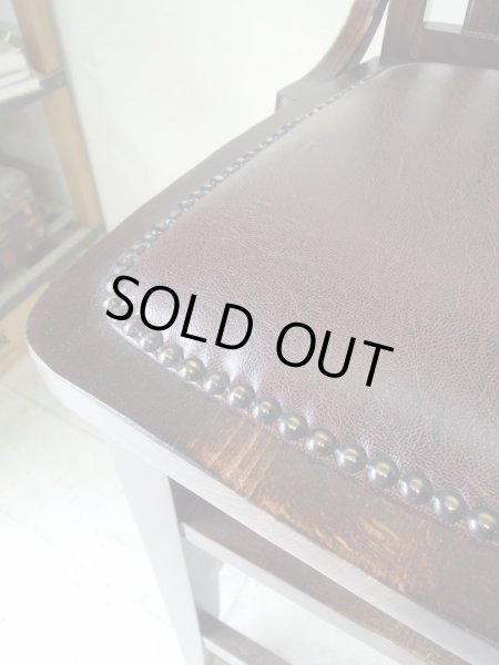 エンジ色のビニールレーザーはアンティーク風な仕上がり