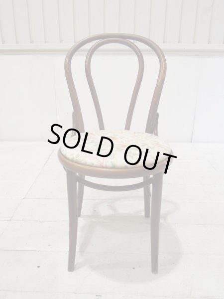 美しいシルエットのベントウッドチェア。