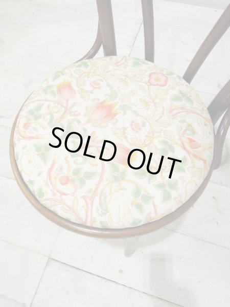 こちらはウィリアムモリスのワイルドローズ、華やかな花柄が素敵です。