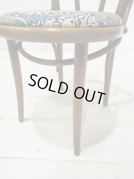 USED品のため多少使用感がありますが、がたつきはありません。