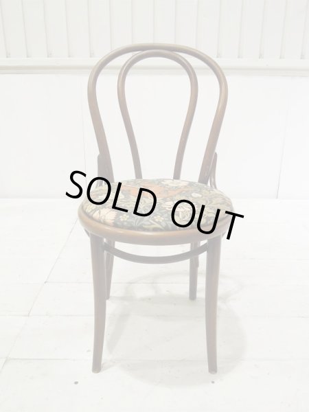 美しいシルエットのベントウッドチェア。