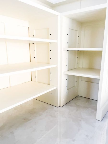 可動棚や引き出しを自由に選べるオーダーメイドカウンター