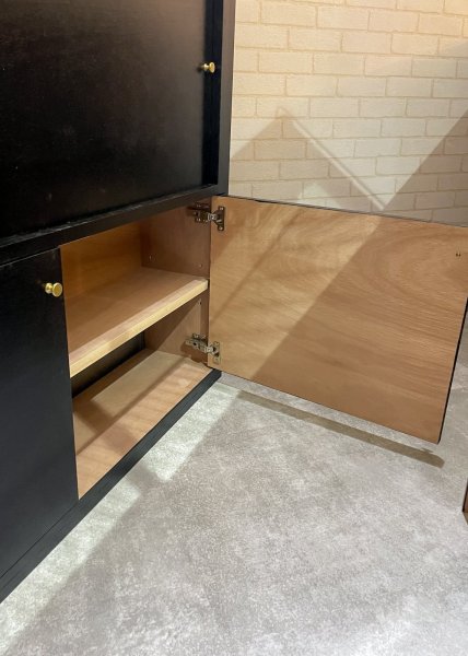 下には収納棚を作りました。