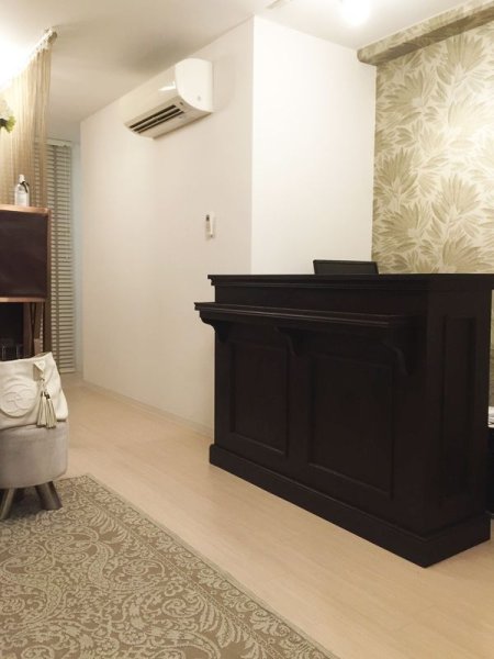 大阪市内のエステサロンさんに納めたショップカウンター