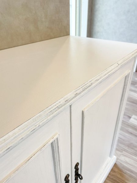 角が擦り切れたようなシャビーホワイトペイント