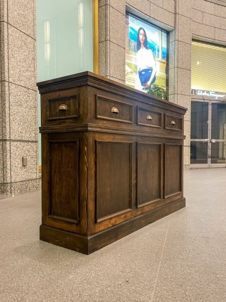 パイン無垢材使ったアンティーク調カウンター