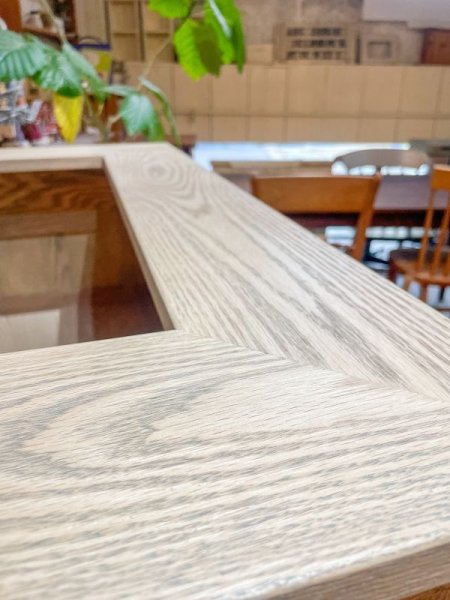 渋いトーンのぐりにッシュグレー色。