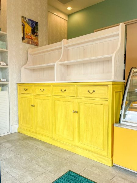 フランスアンティーク家具をイメージしたキャビネット&シェルフ