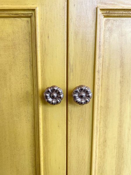 真鍮取っ手は100種類以上のデザインから選べます。