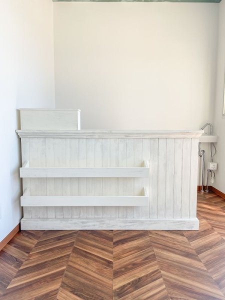 お店の広さ、コンセプトに合わせた唯一のレジカウンターを製作します。