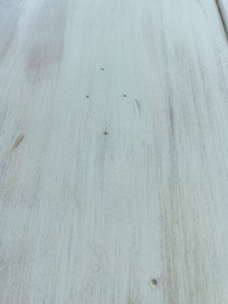 キズと汚しエイジング加工を施しました。