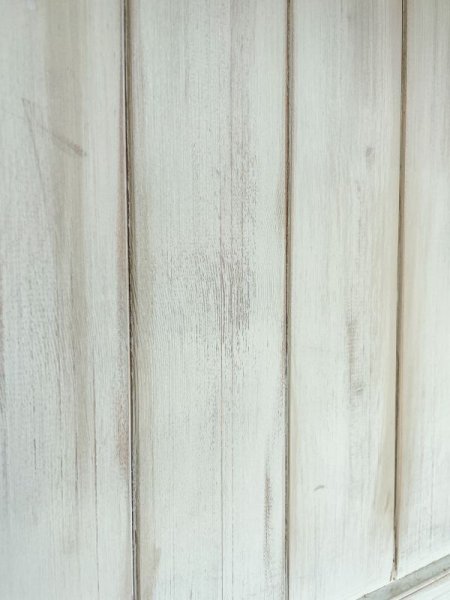 エイジング加工を施したアンティーク風家具の製作が得意です。