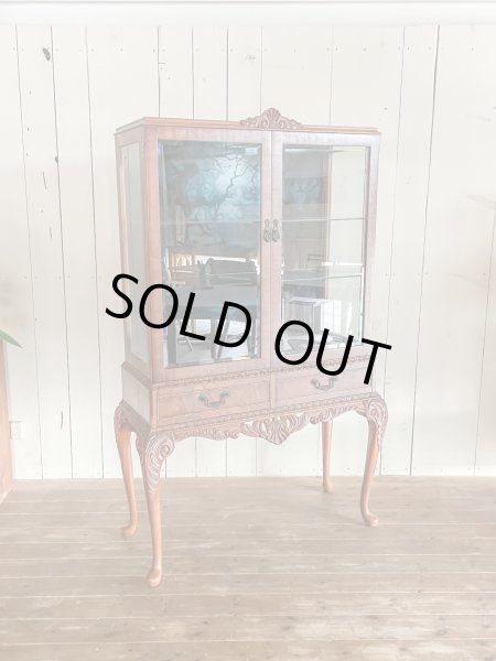 装飾が豪華、猫脚のキュリオケース