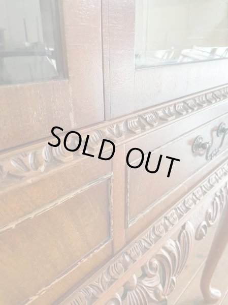 立体的な彫刻装飾、趣があります。