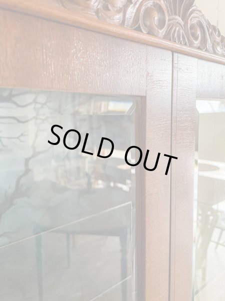 厚みのあるガラスは斜めにカットされていて、写りが良いです。