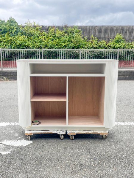 内側はキャッシャー収納と、可動棚