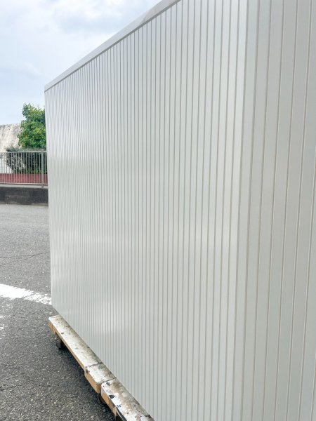 なみなみの化粧板を使ったレジカウンター