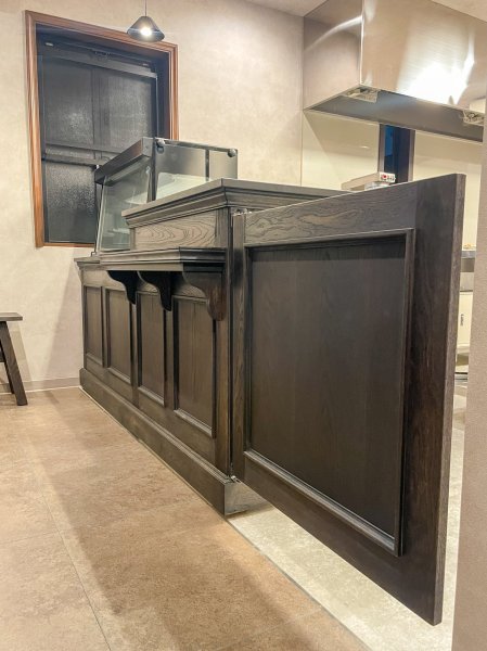 画像4: オーダーメイドオーク材レジカウンター132 (ケーキ屋さん向け・卓上冷蔵ショーケースカウンター)W2500 スイングドア付き (4)